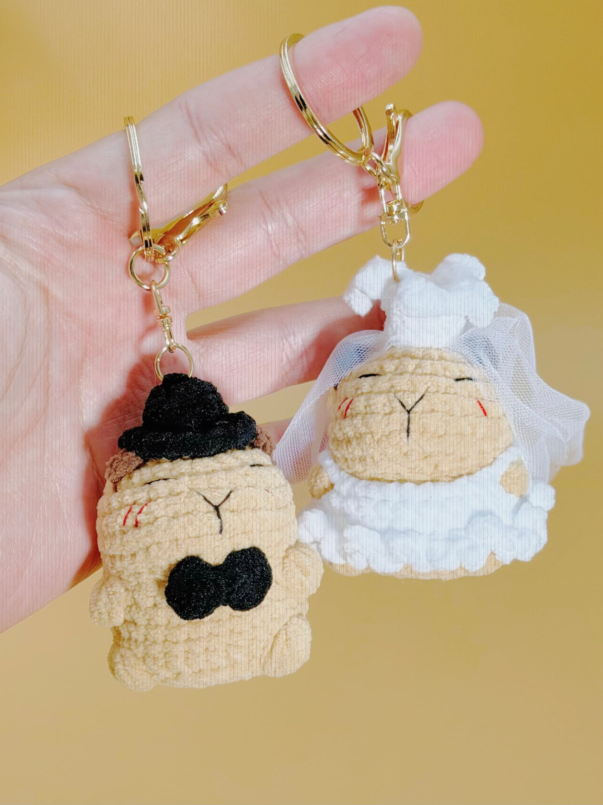 Wedding Capy Keychain | Cute Crochet Keychain