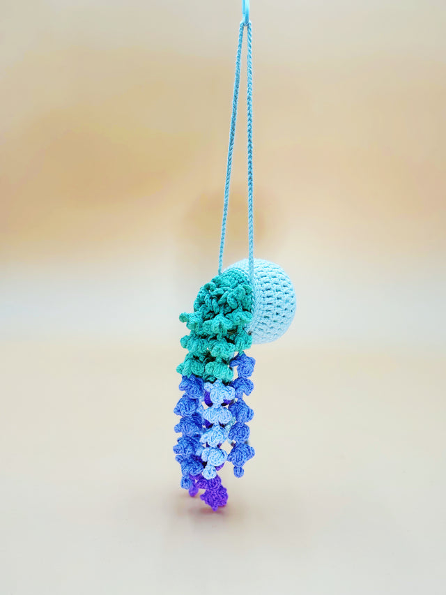 Lavender Hanger (2 Colors) | Cute Crochet Keychain